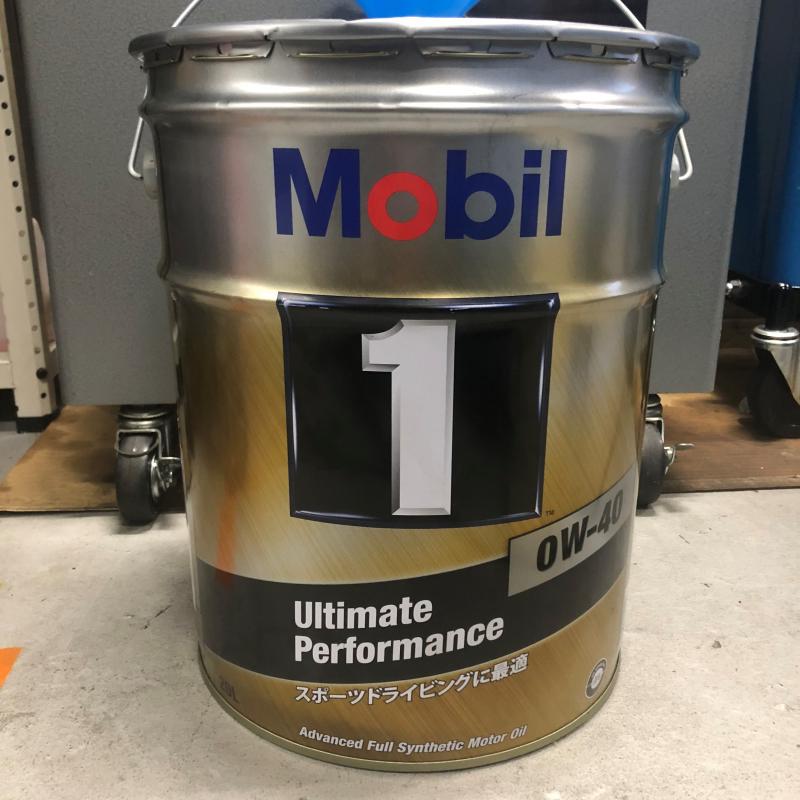 使用油はMobil１ 0W-40を使います。