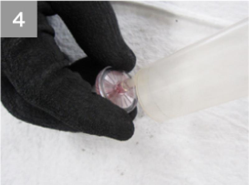 フィルターに残ったATFをエアで飛ばす。
※吹き込みが強すぎるとコンタミまで飛ばしてしまいます。