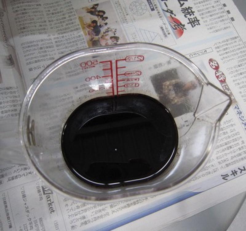 抜いたオイルは真っ黒。