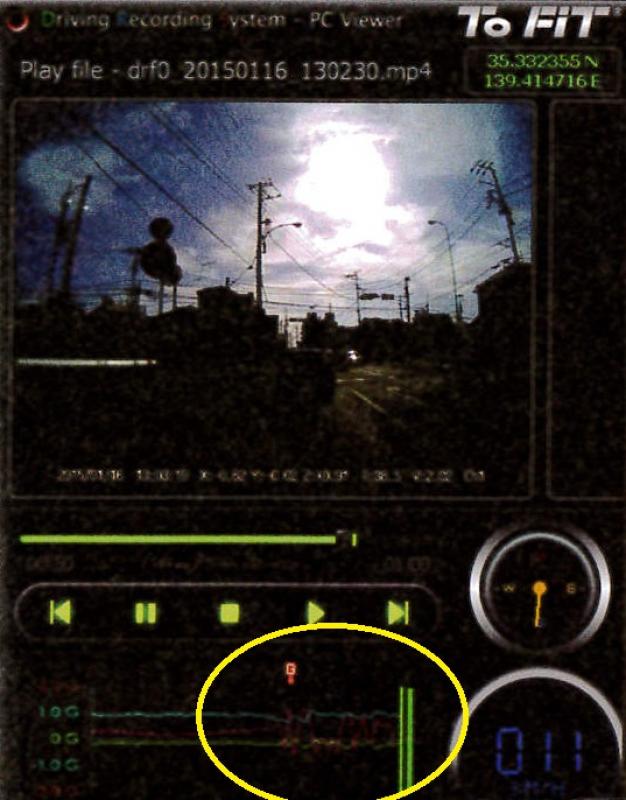 【Before】
発進時、特に負荷のかかる坂道発進ではどんなにゆっくり走り出してもガガガガと派手に振動した。その様子はドライブレコーダーにも前後軸の振動（黄色線囲み）として明確に記録されている。