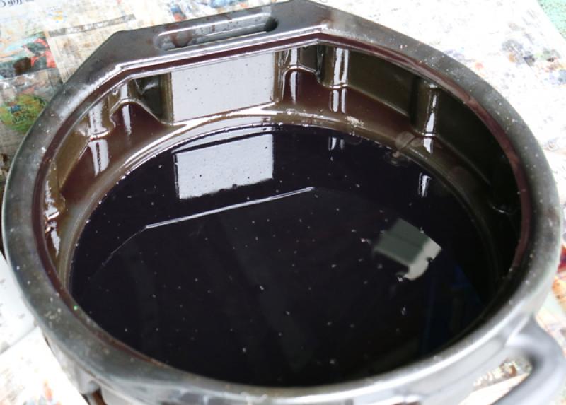 抜いたオイルも真っ黒です。