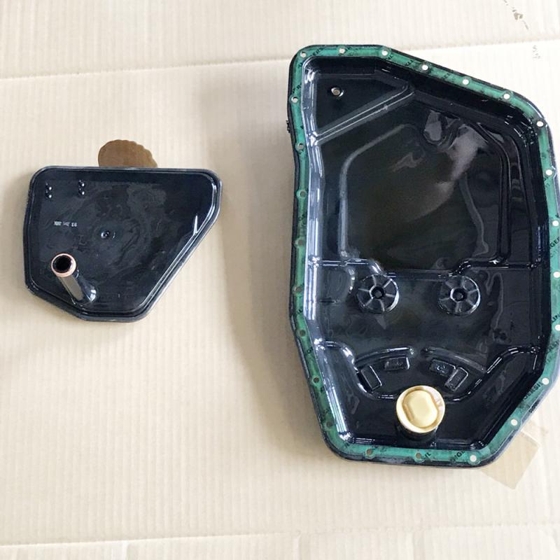 使用済み
左ストレーナー　
右オイルパン