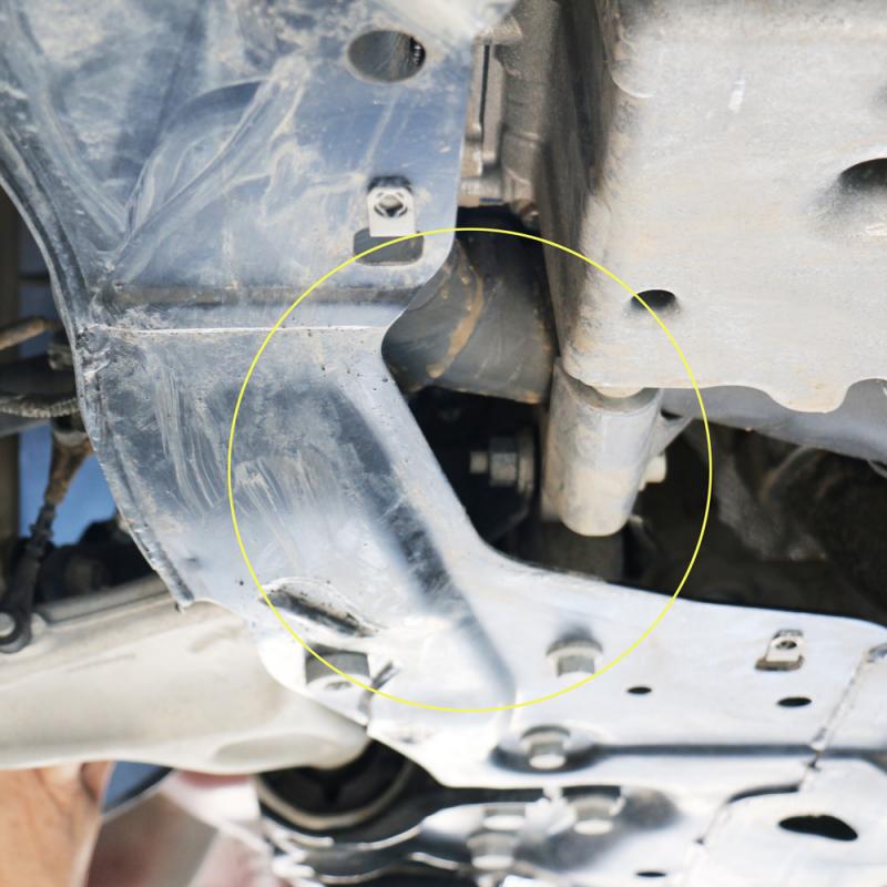 フロントデフにSOD-1Plus注入（総油量の10％）
※メーカー推奨のデフオイルの交換は5万㎞毎です。デフオイルが劣化し摩耗がすすむと、燃費悪化や異音等のトラブルが生じることがあります。