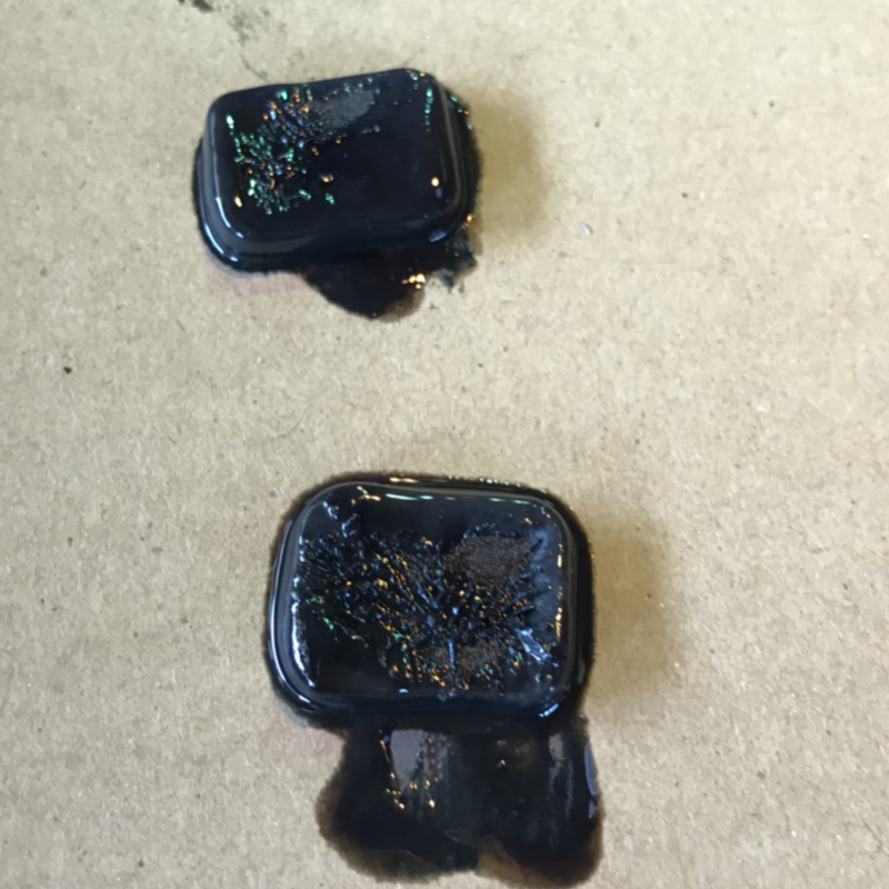 マグネットに付着した鉄粉。