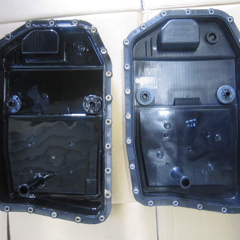 オイルパン
左使用済み　右新品