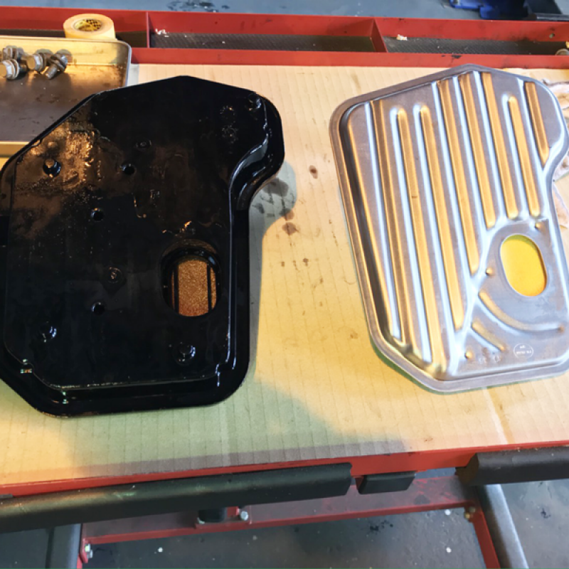 ストレーナー
左　使用済み
右　新品