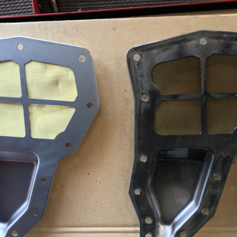 ストレーナー
左：新品
右：使用済み