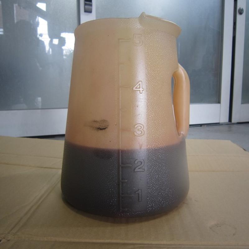 ドレンから排出されるフルード量は2.5L程でした。