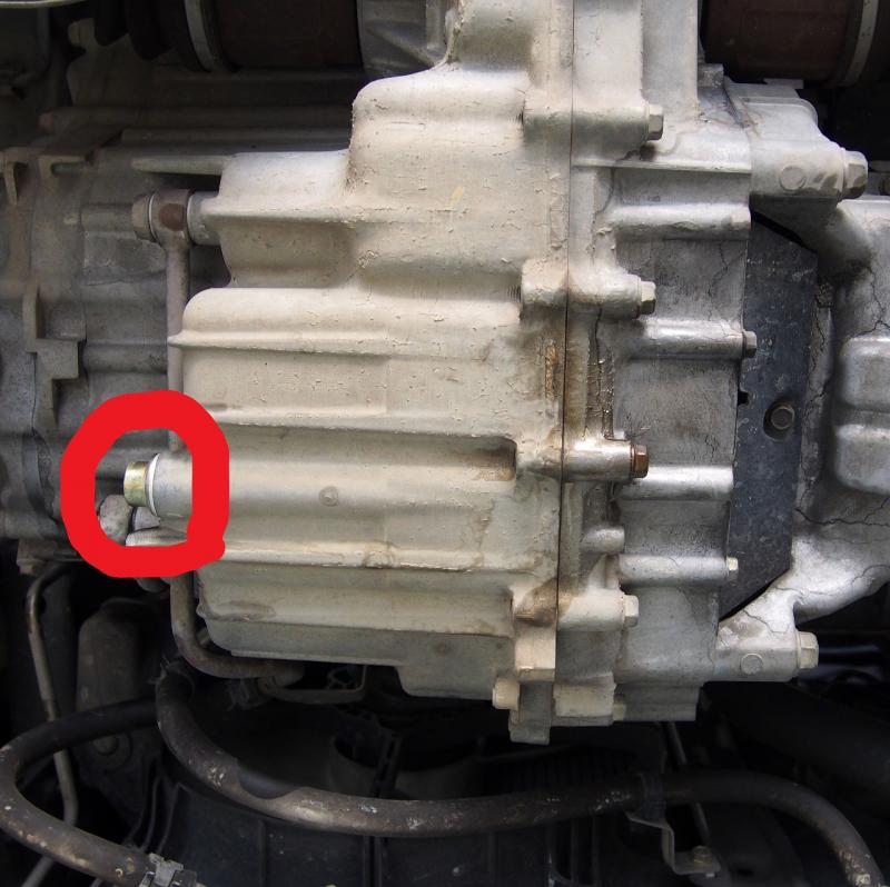 この車両ではCVTフルードパンが無いタイプです。
赤枠内の位置にドレンボルトがあります。