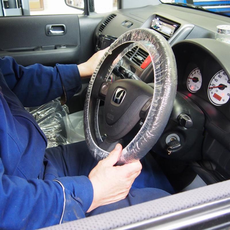 フルードを規定量入れ、エンジンを掛けてシフトレバーをP⇒R⇒N⇒Dレンジに各5秒～10秒間ホールドしながら切り替え往復しフルードを循環させます。