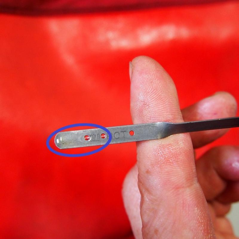 CVTフルード量の確認を行い、フルードが規定量入っているかを点検します。