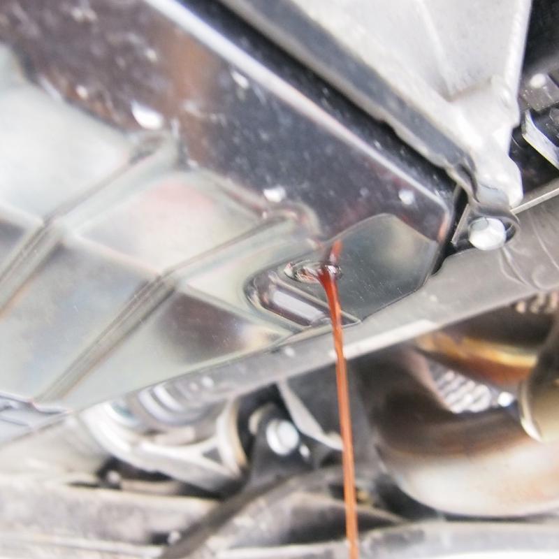 油量を確認します。(40℃±5)
※エンジンをかけた状態。