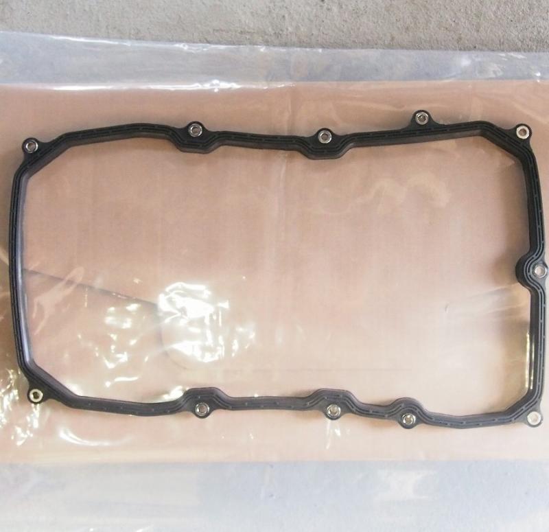 新品のオイルパンガスケットと交換します。