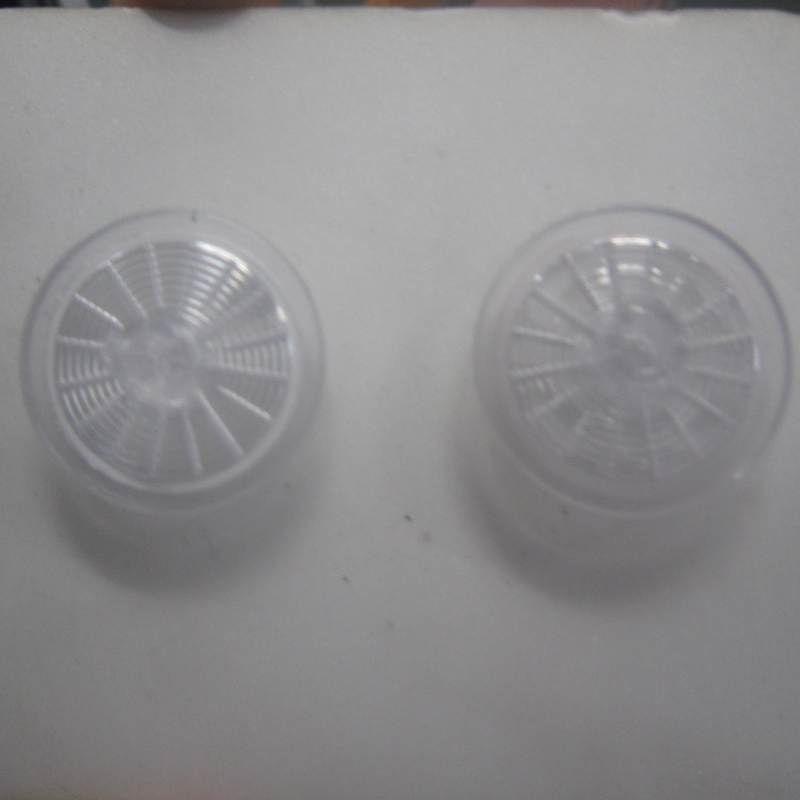 CVT内部の摩耗度はレベル１です。
右：新品フィルター
左：チェックしたフィルター