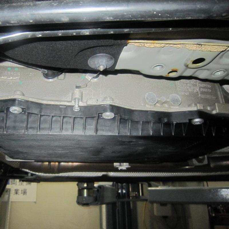 ATオイルパンを取り外します。