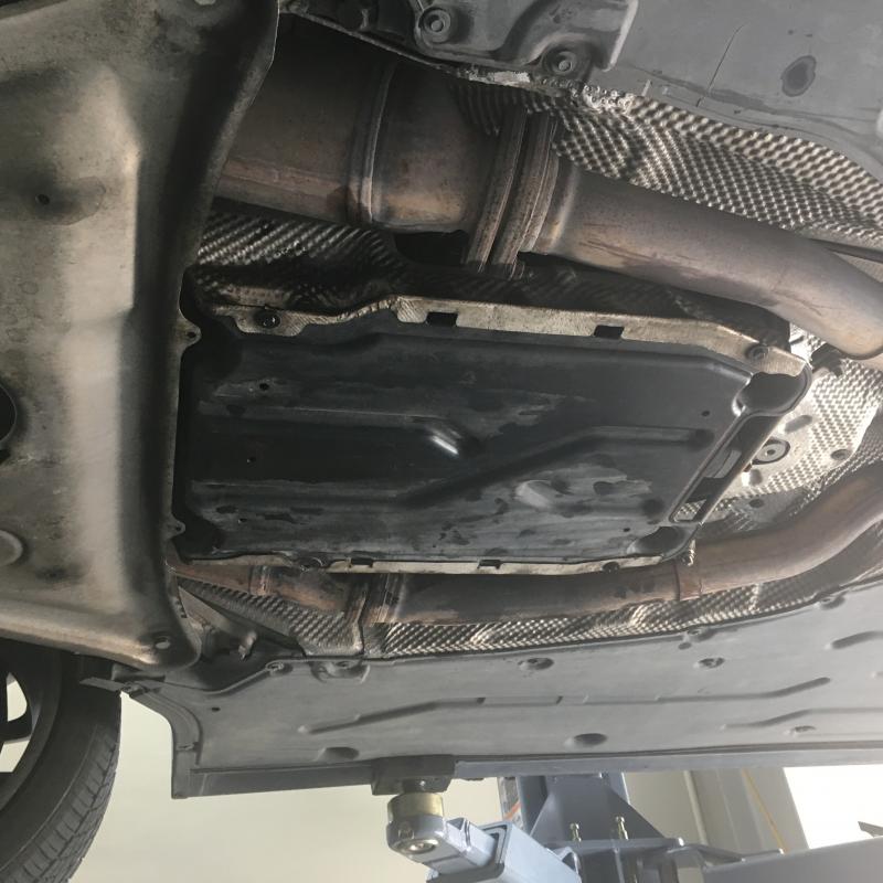 最後にアンダーカバーを取り付け、作業は終了です。
その後、診断機によるチェックも行いました。