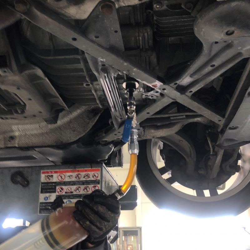 最後にSOD-1Plusを添加してドレンボルトを締めて作業終了です。