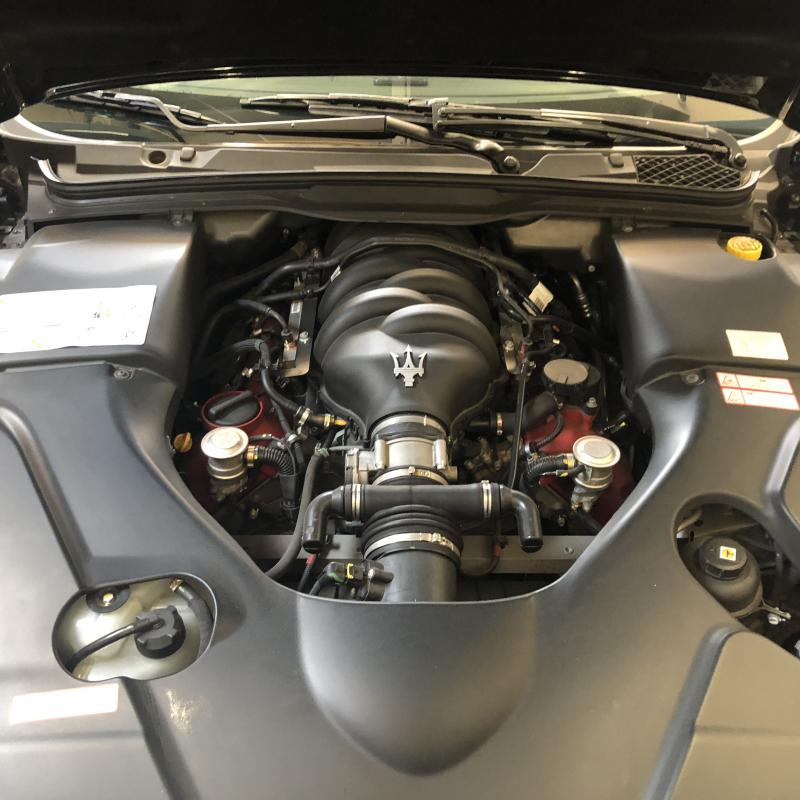 エンジンルームです。
非常に高温になっています。
エンジンオイルは熱で蒸発しやすくなりますが、SOD-1Plusはエンジンオイルの蒸発を抑えることが出来ます。