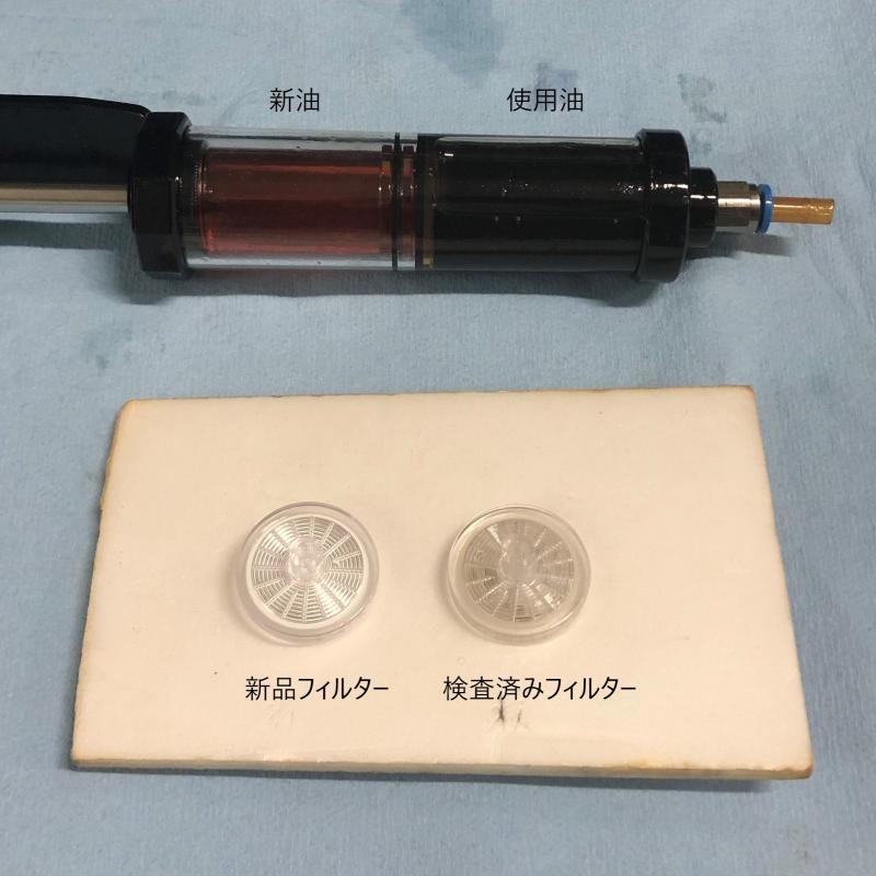 排出させたフルードの摩耗レベルを測定します。
摩耗レベルは「1.5」でした。
十分交換出来ます。