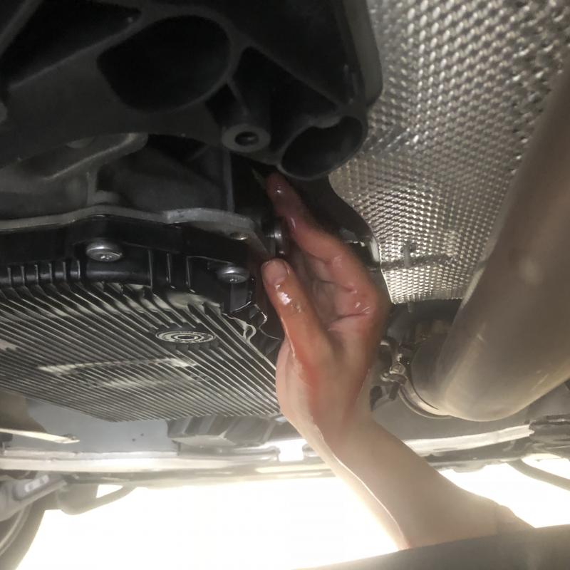 リフィルプラグを取り付けます。
※エンジンをかけた状態