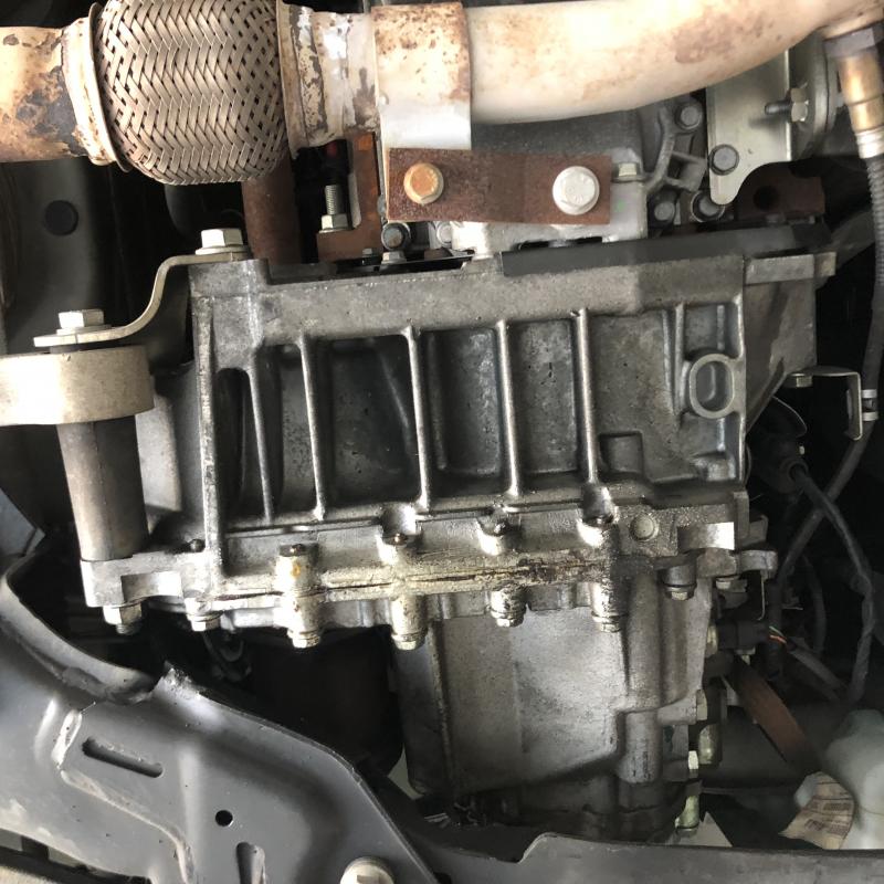 AMTなのでマニュアルミッションと同じオイル交換をします。