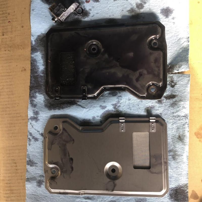 ストレーナーの新旧比較です。スラッジや鉄粉が詰まりＡＴＦの流量不足も併発していました。ソレノイドバルブの詰まりやＯリングの破損はありませんでした。