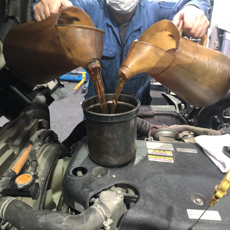 エンジンオイルとSOD-1Plusを添加します。