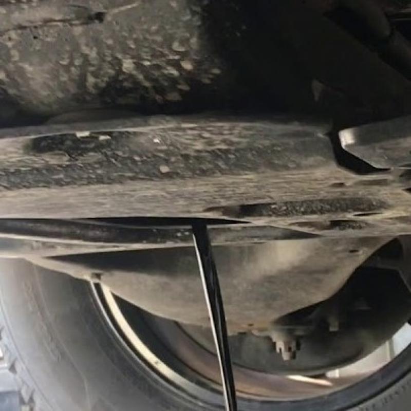 エンジンオイルを交換をします。