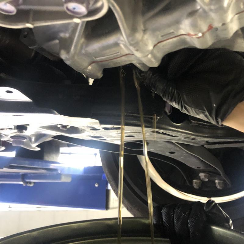 次にデフオイルを排出します。