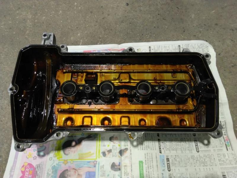 ヘッドカバー裏も