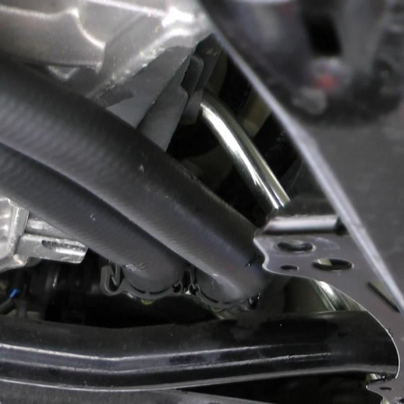 SOD-1Plus添加とMTオイルを注入します。
添加することでオイル劣化を抑え金属摩耗による変速不具合となる鉄粉を予防しスムーズな走りを維持します。