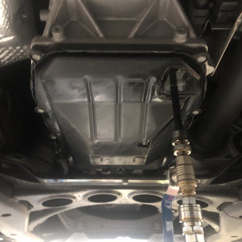 ATオイル交換の様子。
※交換時期は2年又は2万㎞をおすすめします。 