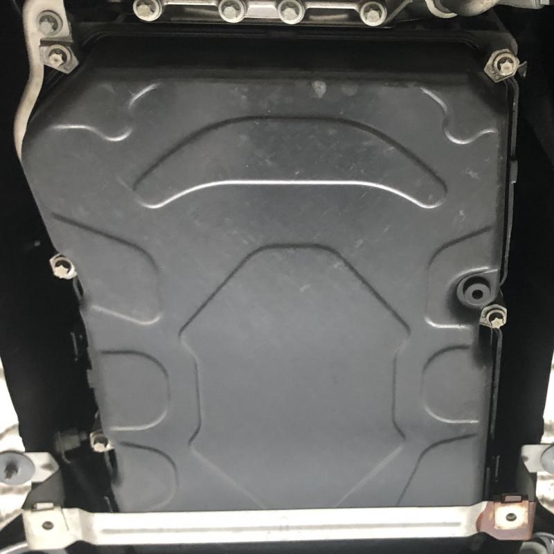 ATオイル全量(9L)とストレーナー交換をします。