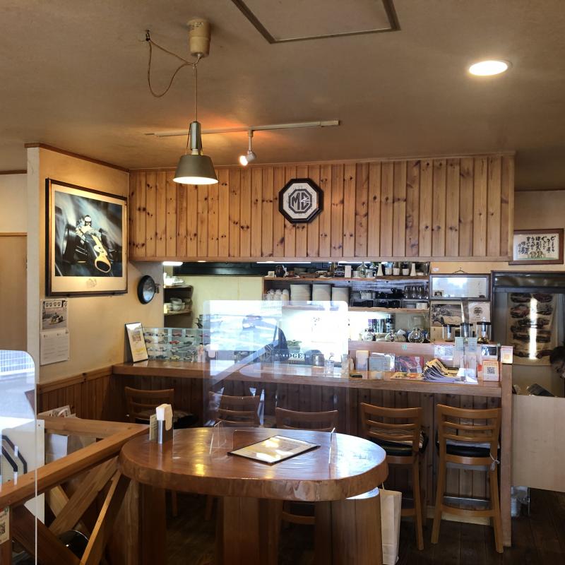 明るくて雰囲気の良く落ち着けるお店です。
