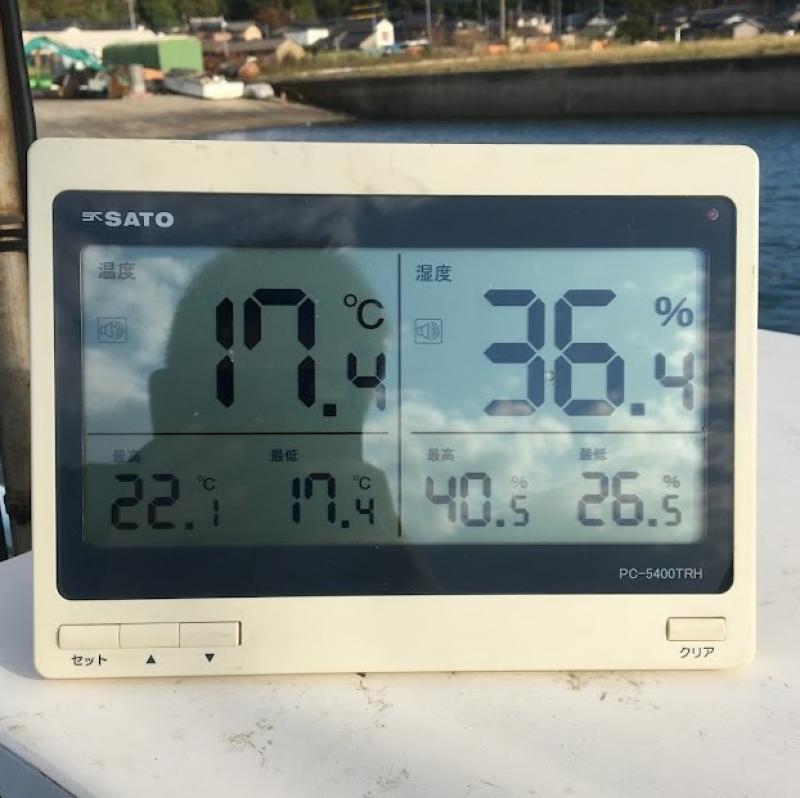 天候：くもり/雨
気温：17.4℃
湿度：36.4%
大気圧：1020hpa