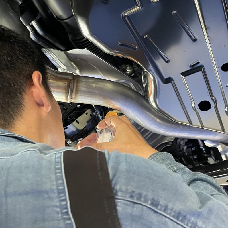 フロンデフにSOD-1Plus添加。
新車から添加することでオイル劣化を抑え金属接触による異音の発生緩和します。