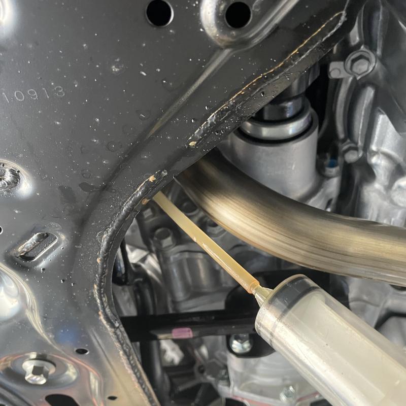 トランスファーにSOD-1Plus添加。
新車から添加することで金属摩耗を抑え動力伝達ロスを改善します。 