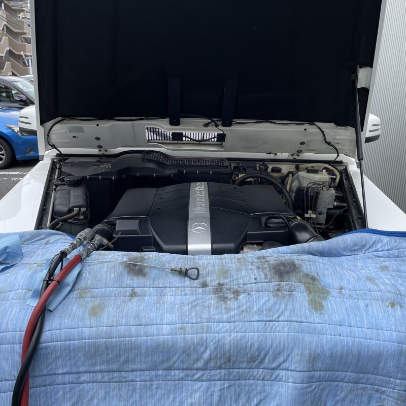 エンジンオイルを排出します。