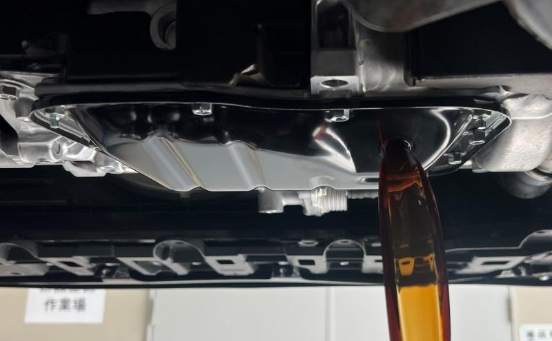 エンジン編
■ステップ1：オイル排出
エンジンオイル交換を行ないます。