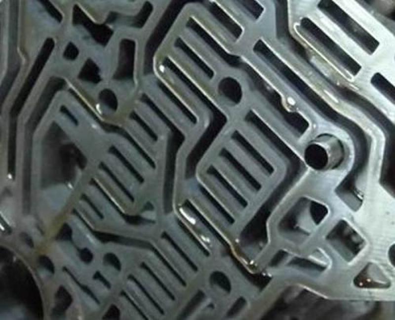 16万㎞走行したオデッセイのバルブボディ
（中古車購入時にSOD-1を添加し、16万㎞オイル無交換）
汚れの付着はありませんでした。