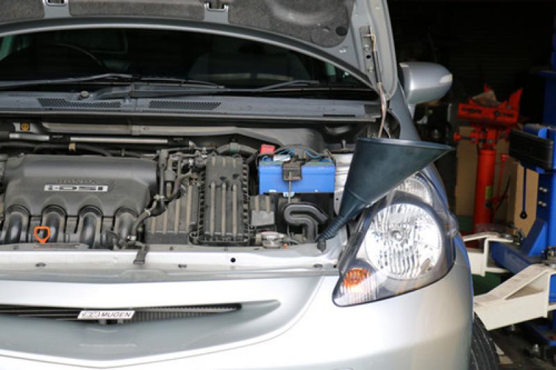 CVTオイルを１回抜きかえ新油を充填し、CVTオイルのゲージからSOD-1 Plusを約380㏄（総油量の7％）添加しました。