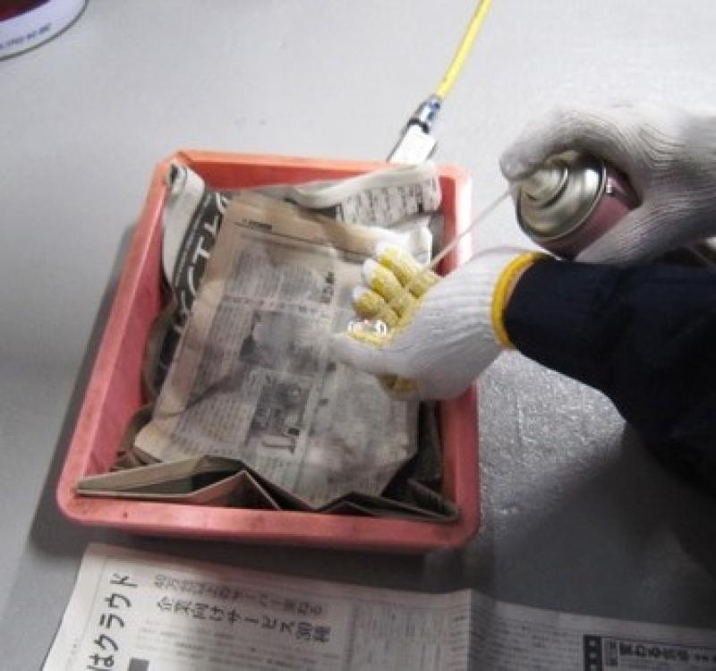 フィルター内に溜ったATFをパーツクリーナで洗います。