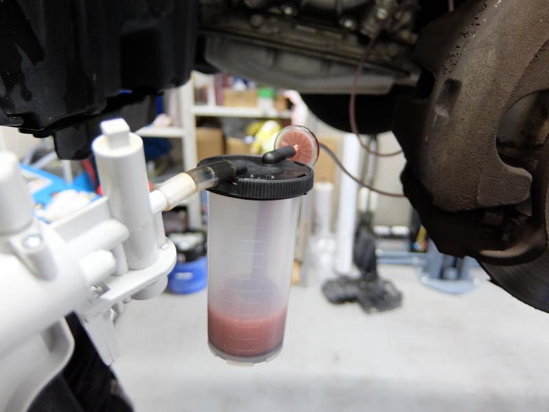 フィルター内を通過させて抜き取ります。