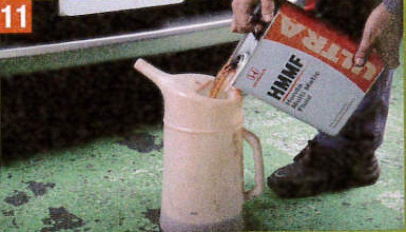 SOD-1は用意した400㏄全量を添加するとして排出量の3.4Lから0.4L引いた3L。この分量だけHMMFをオイルジョッキに取り出す。