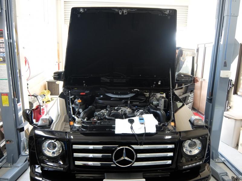 エンジンルームに振動計を設置