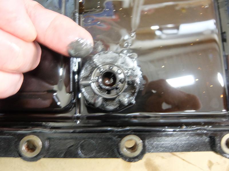 マグネットには鉄粉がびっしりとくっついています。