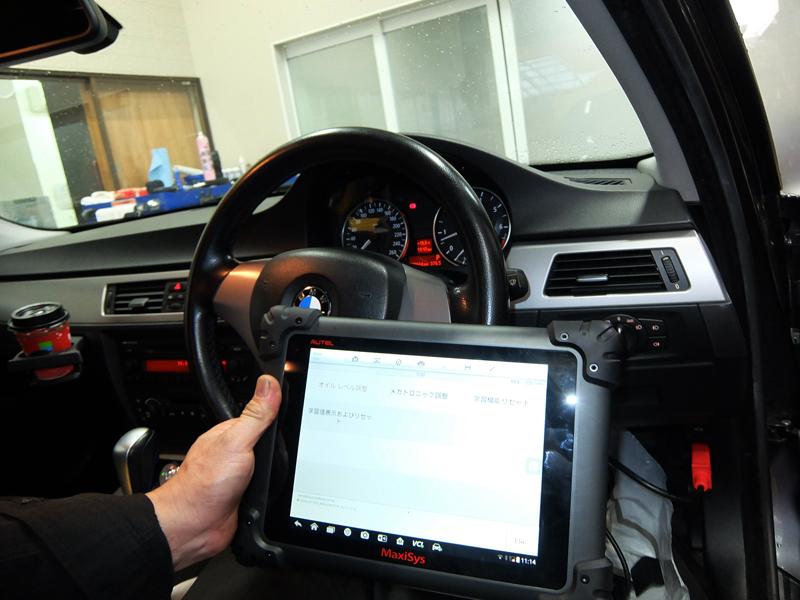 コンピューターを当ててチェック。