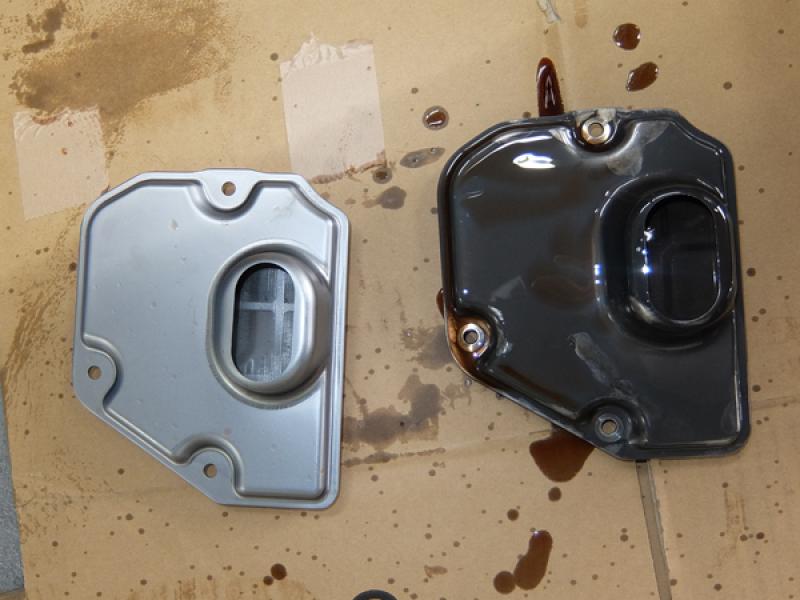 ATオイルフィルターも交換しました。ATF交換の際はフィルターの交換も推奨しています。特に鉄粉が出ていた場合はフィルターに鉄粉が詰まっている可能性があり、オイルの吸い上げを阻害する可能性があります。