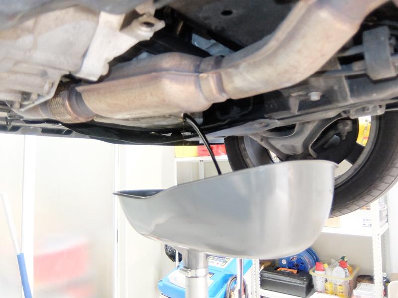 エンジンオイル抜きとり