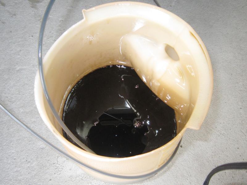 抜いたオイルは真っ黒ですが・・・